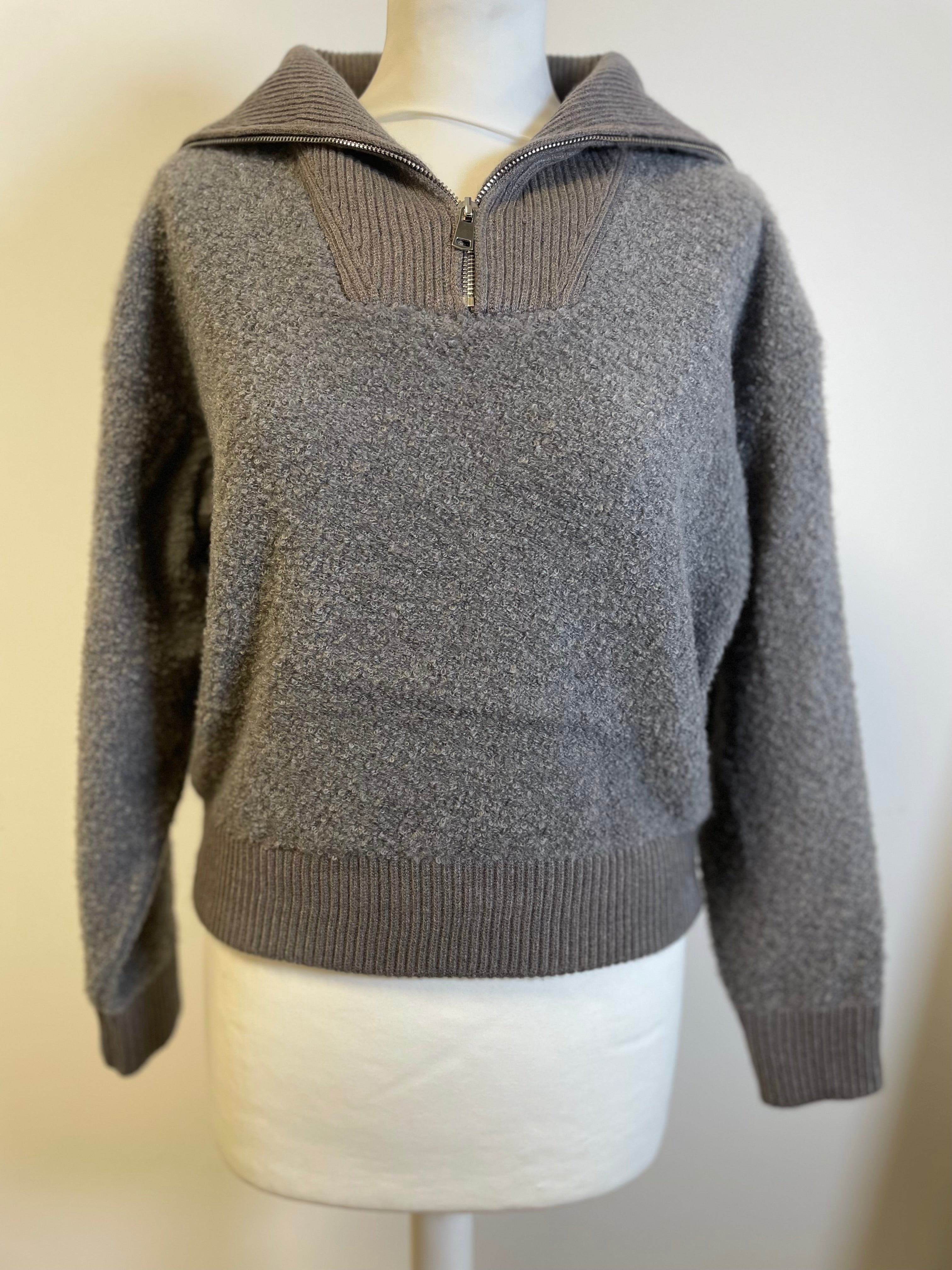 Pull gris